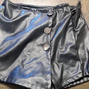 Women's Haute Monde Leather Like Skorts Size Small with Side Zipper